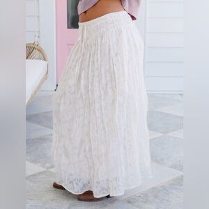 Listicle lace ruffle elastic waist maxi skirt Ecru